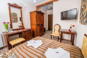 Фото номера Улучшенный двухместный номер с 1 кроватью Отель Hotel &amp; Restauracja Gniecki г. Хрубешув 5