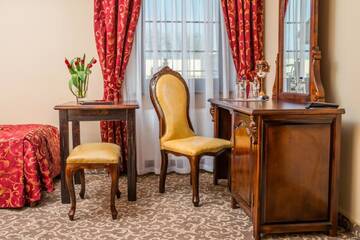 Фото номера Улучшенный двухместный номер с 2 отдельными кроватями Отель Hotel &amp; Restauracja Gniecki г. Хрубешув 2